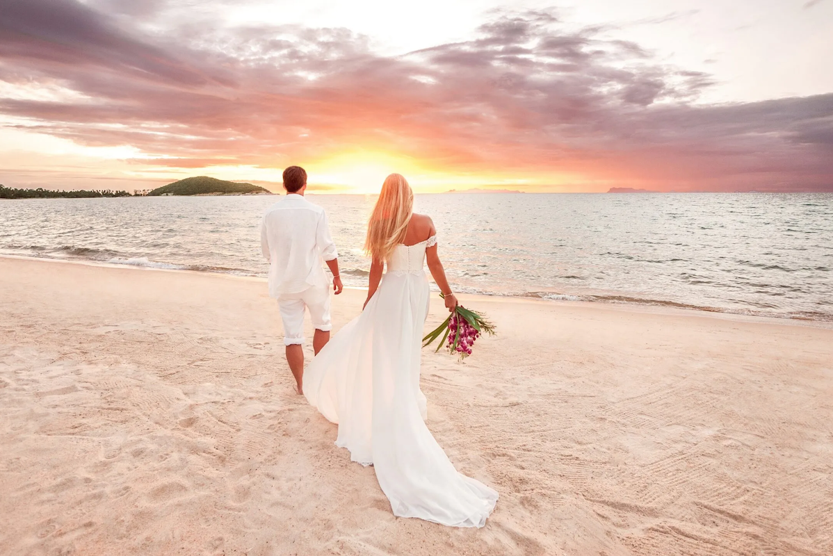 Coastal Romance: Stunning Beach and Waterfront Weddings in Miami, San Diego, and Hawaii hero image